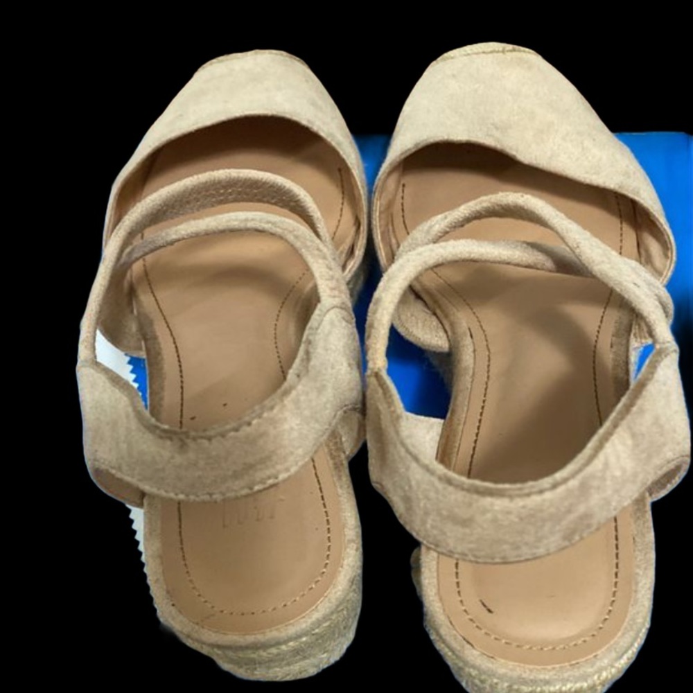 Worn only once.